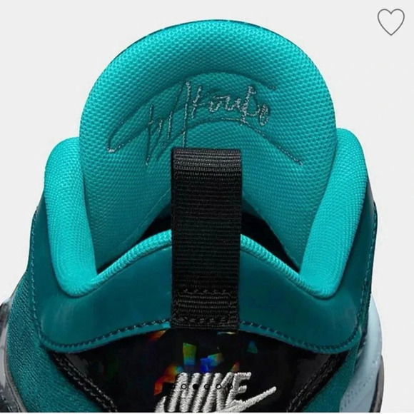 New BIG KIDS' NIKE FREAK 5 SE BASKETBALL SHOES 
Black & teal 
Sz  7 
Retail $110 - Picture 7 of 11